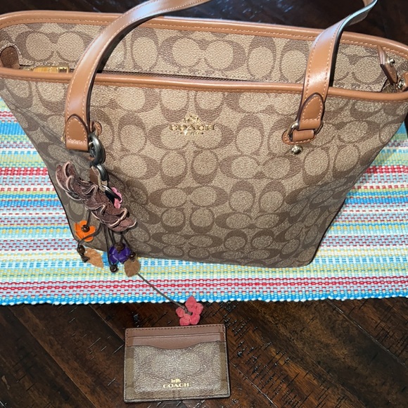 Coach purse - Picture 3 of 7